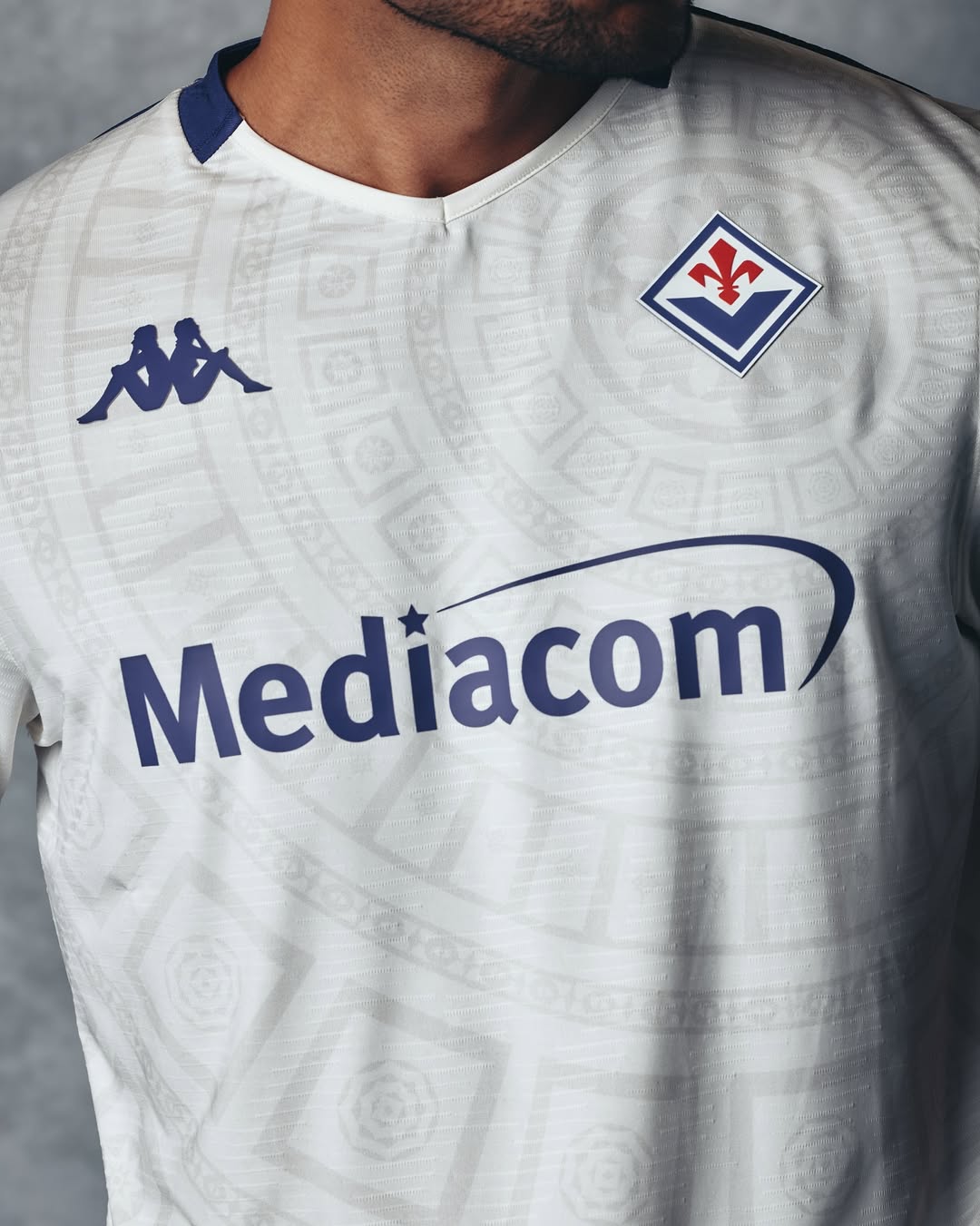 Maglie della Fiorentina 2025-2026: gli anni Novanta, Santa Maria Novella e l'Arno