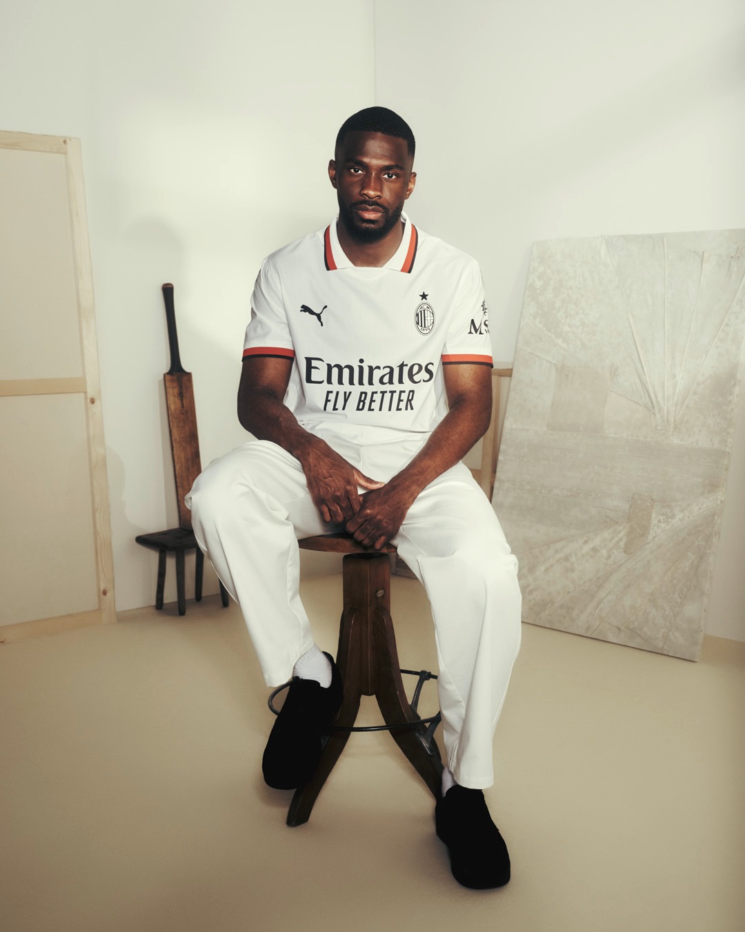 Maglia away del Milan 2024-2025: eleganza retro e gessate nascoste