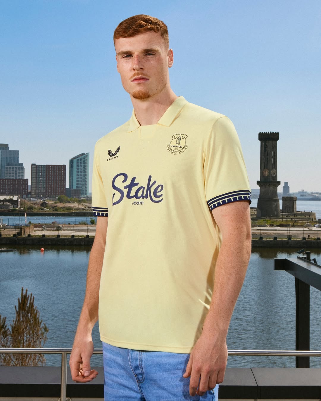 Le maglie dell'Everton 2025-2026 rendono omaggio al nuovo stadio e ai docklands!