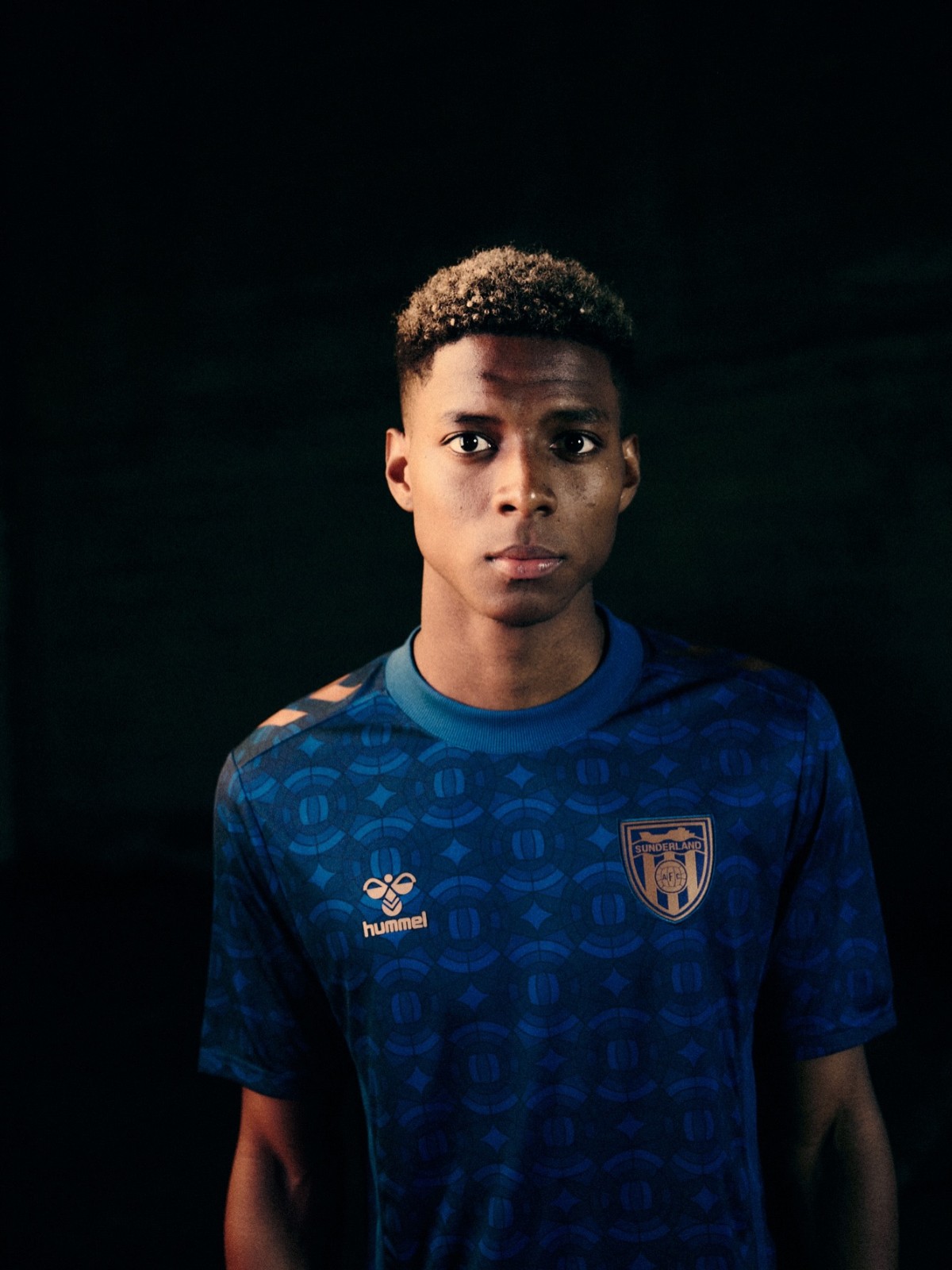 Maglie Sunderland 2026-2027: omaggio alla FA Cup 1937, a Elvis e al vetro