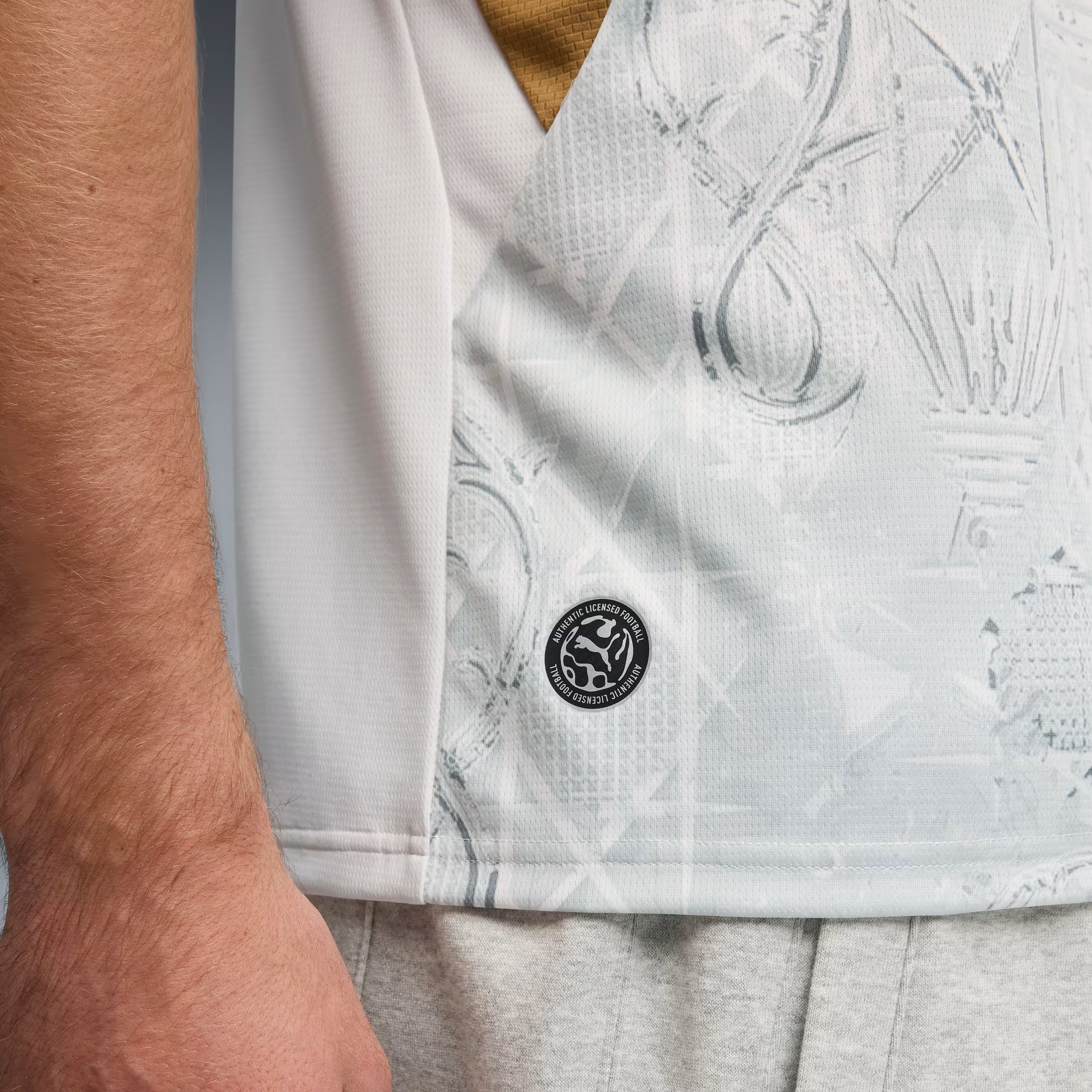 Maglie Repubblica Ceca Mondiali 2026 ispirate alla maglia del 1996 e al cristallo