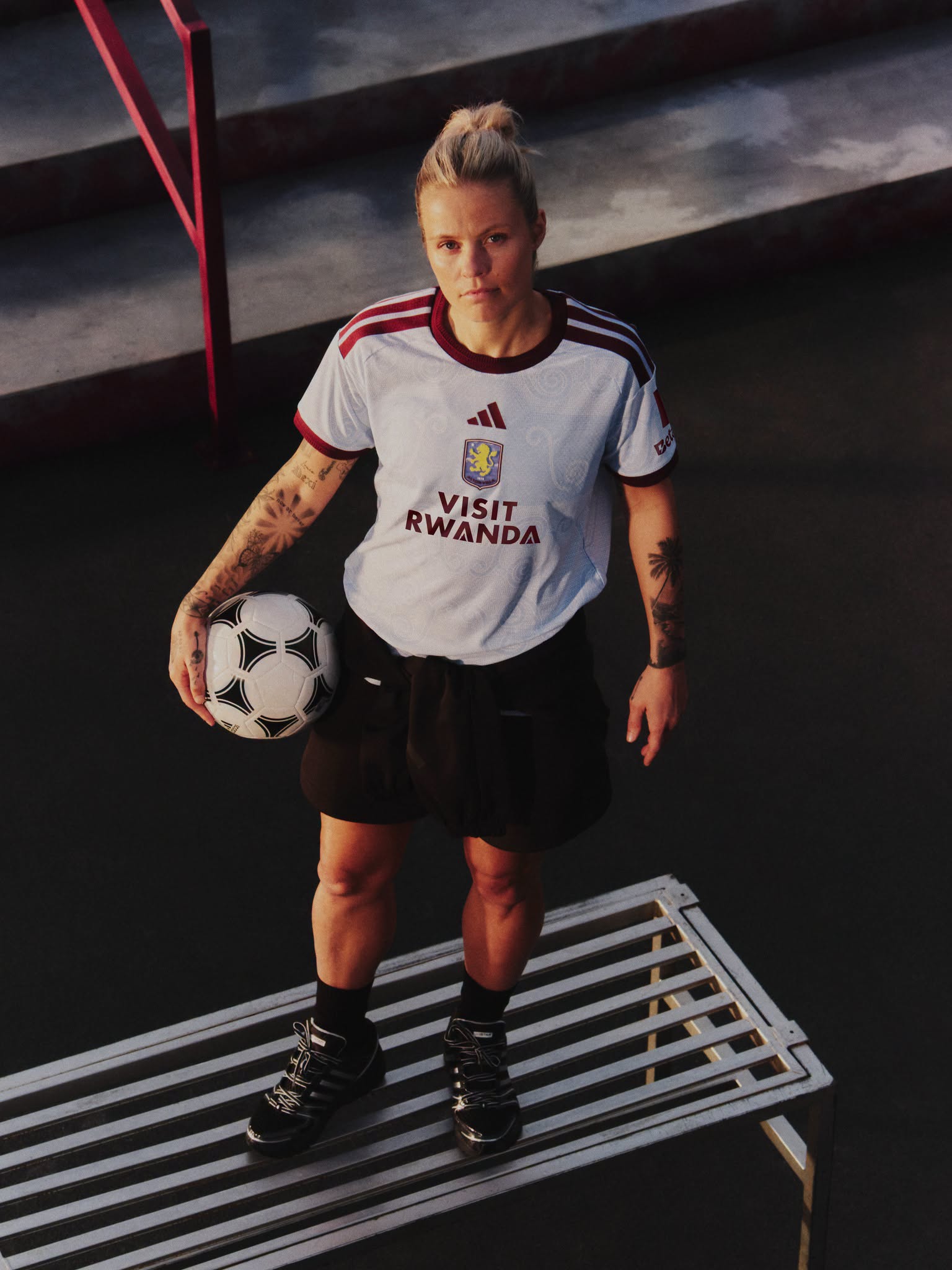 Maglie Aston Villa 2026-2027 in onore di Villa Park e degli anni '60