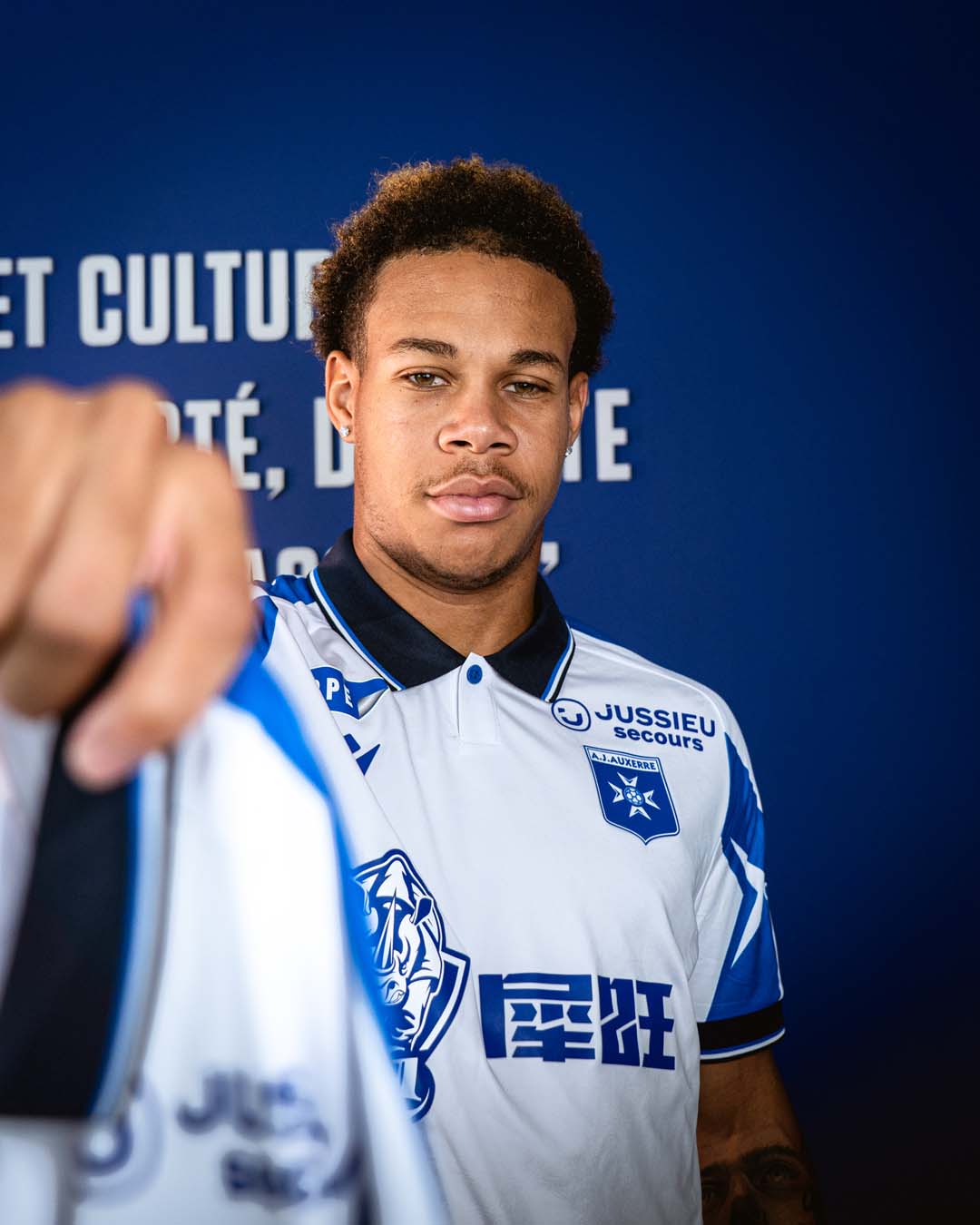 Maglia home dell'AJ Auxerre 2026-2027: omaggio al double del 1996