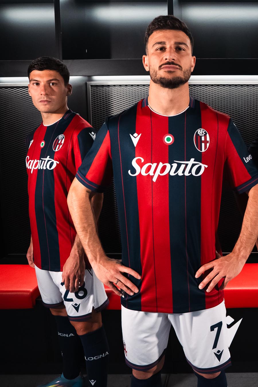 Maglie del Bologna 2025-2026: Macron porta il badge della Coppa Italia sul petto
