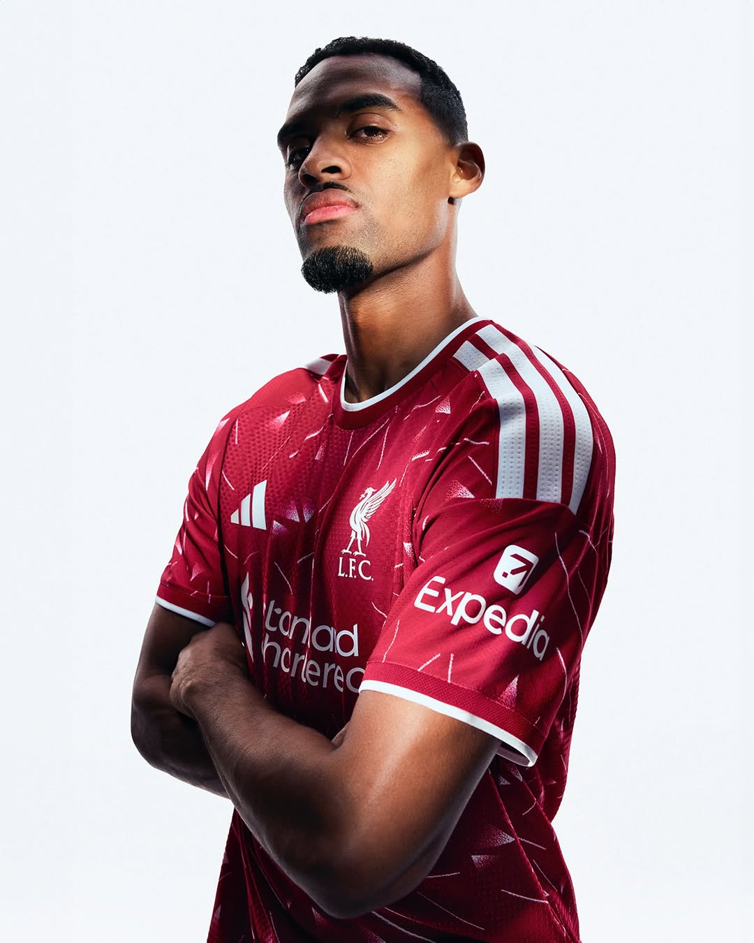 Maglia home del Liverpool 2026-2027: il motivo del 1989-1991 torna in campo