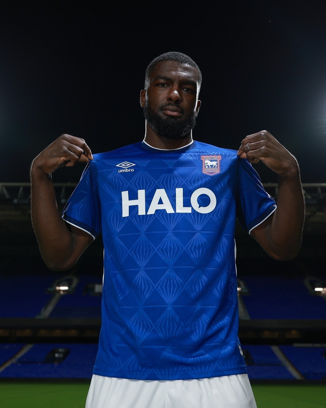 Maglie dell'Ipswich Town 2026-2027: omaggio a Portman Road e al classico del 1996