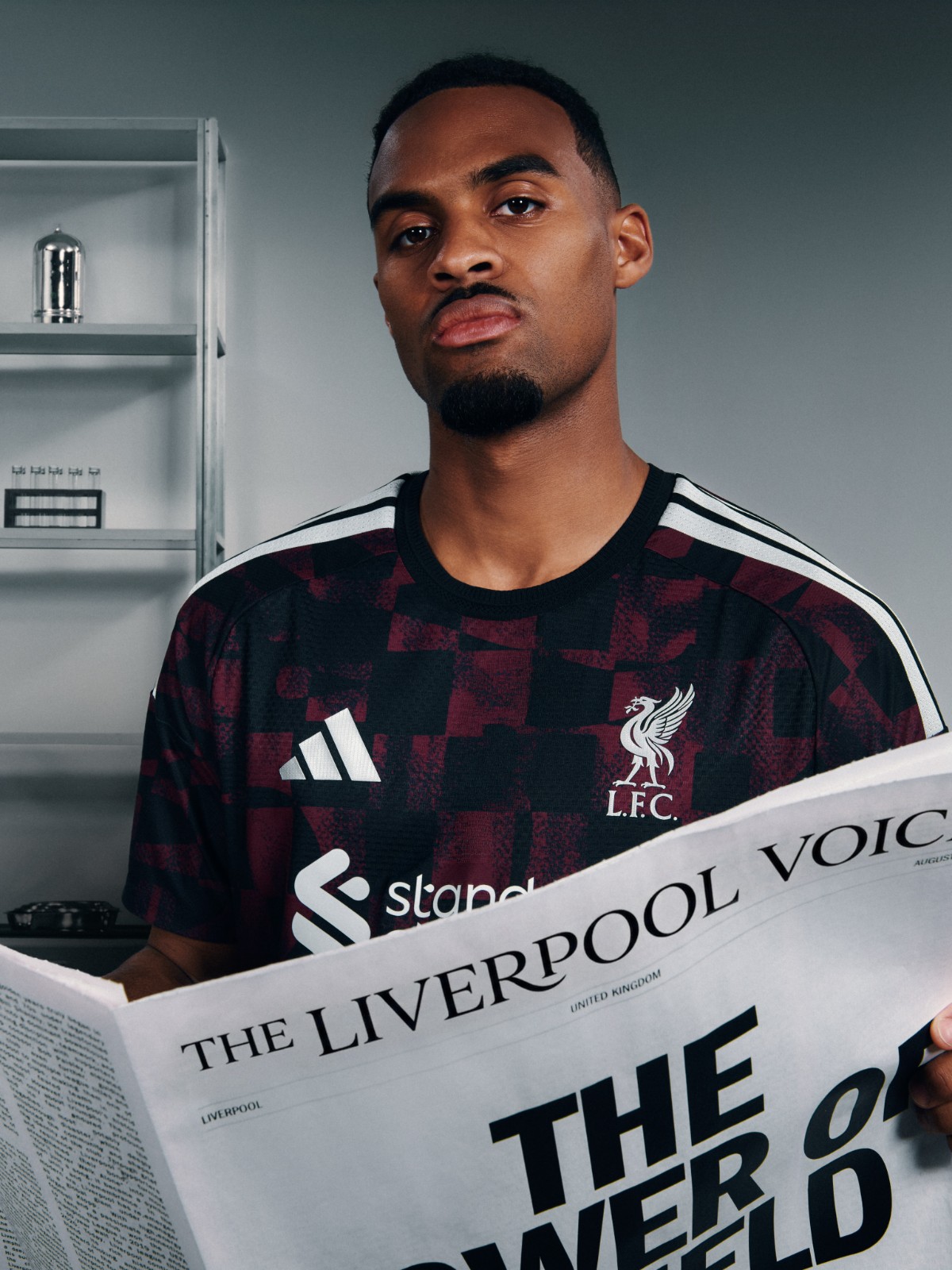 Terza maglia del Liverpool 2026-2027 ispirata all'atmosfera di Anfield Road