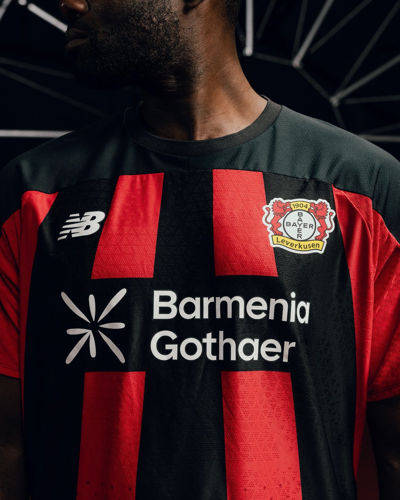 Le maglie del Bayer Leverkusen 2026-2027 ispirate alla BayArena e alla 'City of Colours'