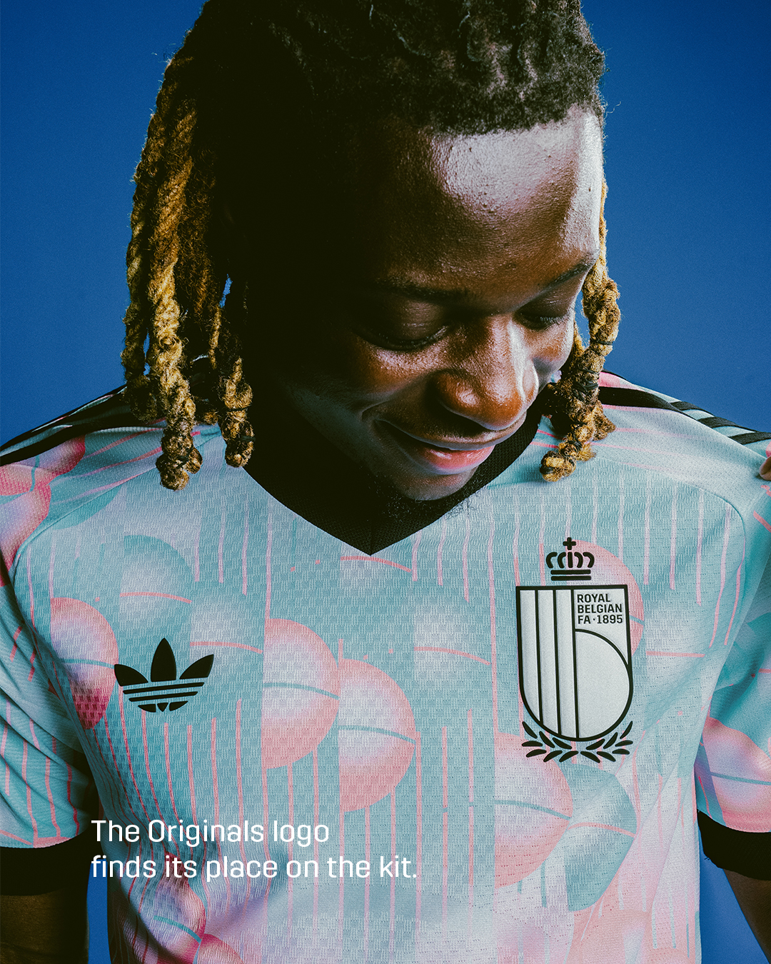 Maglia away Belgio Mondiali 2026, omaggio a Magritte!