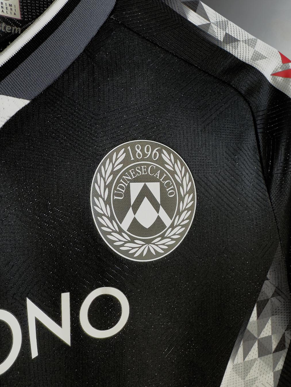 Maglie dell'Udinese Calcio 2025-2026 ispirate agli anni Novanta e Duemila