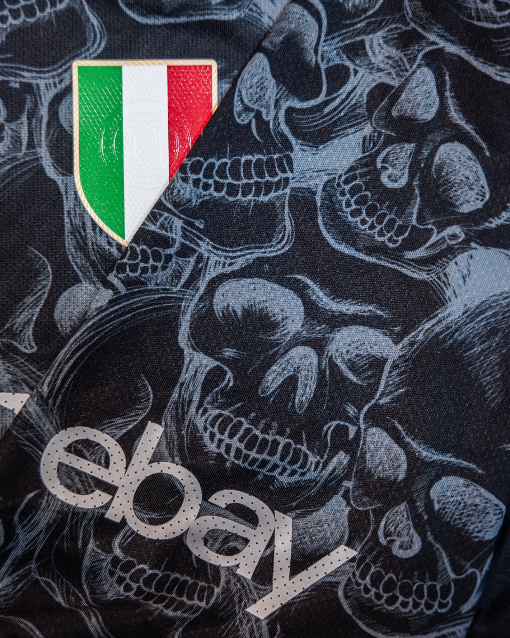 Maglia di Halloween del Napoli 2023-2024: i teschi delle Fontanelle