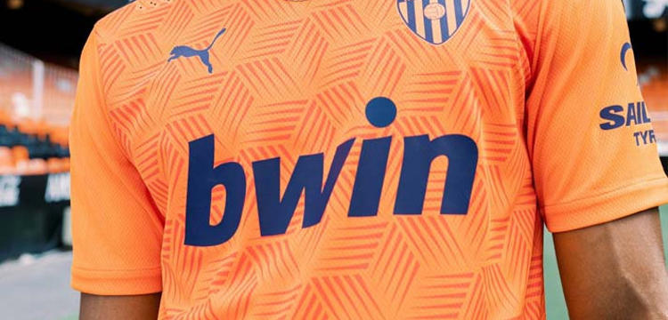 valencia-uit-shirt-2020-21.jpg