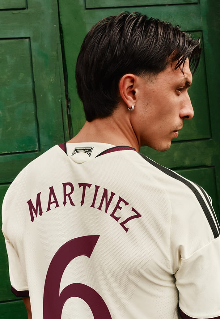 Terza maglia Manchester United 2026-2027 off white omaggio a Greater Manchester