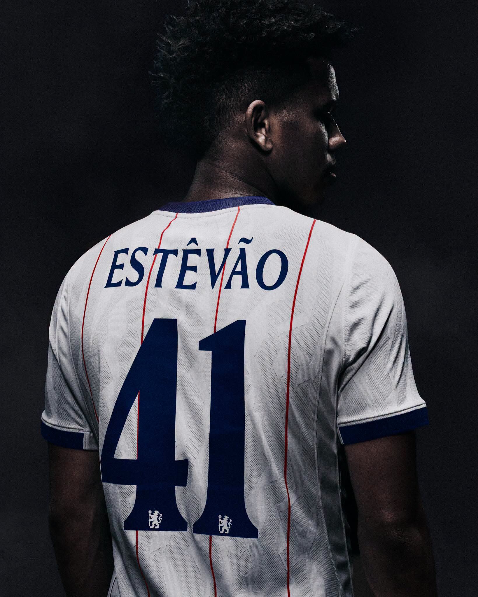 Terza maglia Chelsea 2026-2027 ispirata alle maglie degli anni '80 e '90