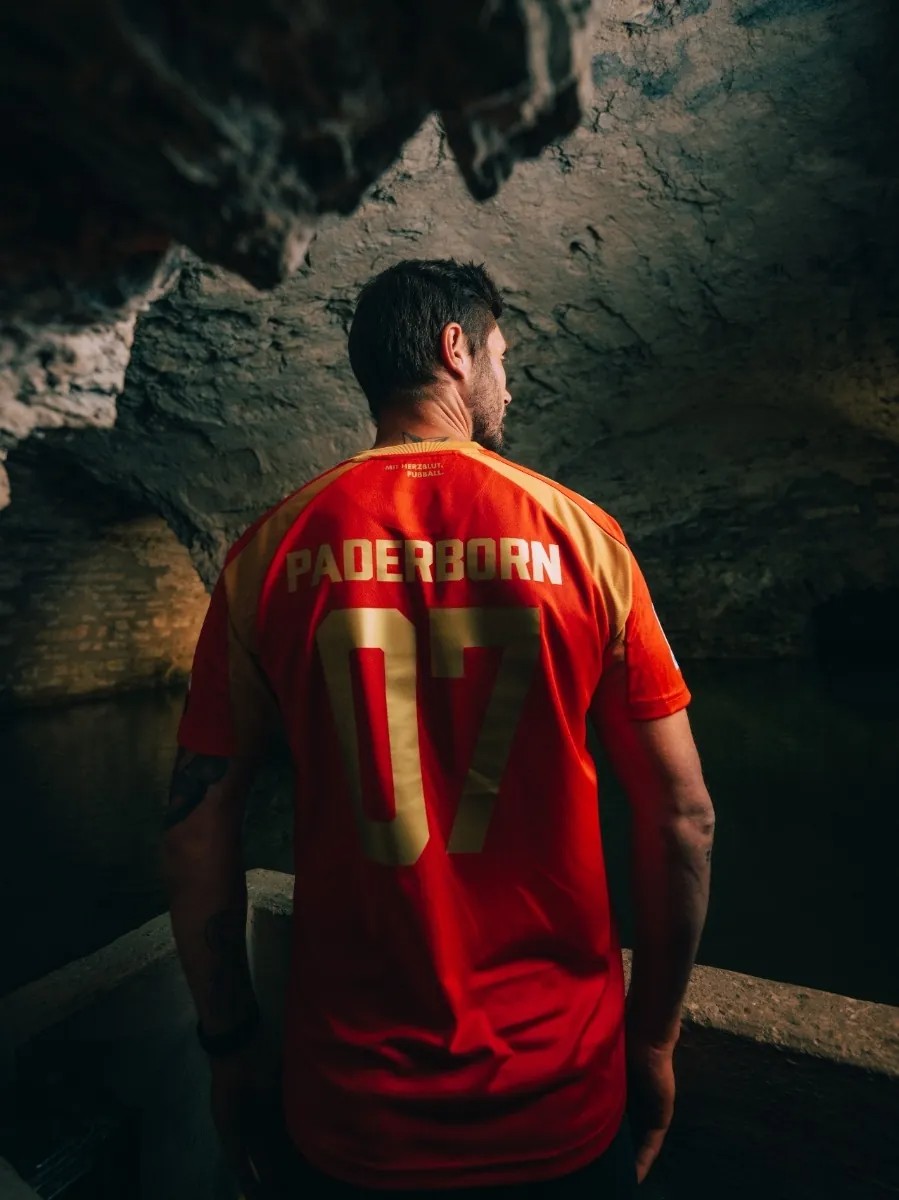 Maglie del SC Paderborn 07 2026-2027: omaggio al Duomo e al pavone