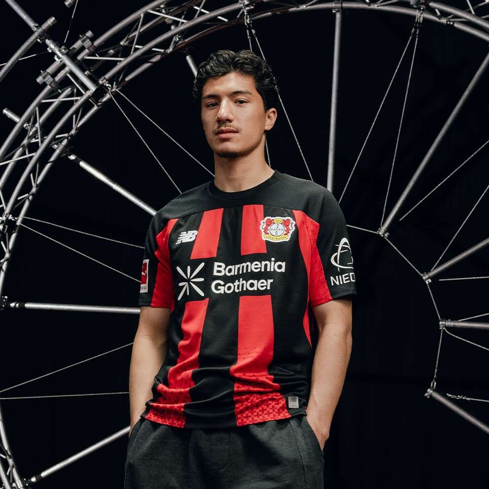 Le maglie del Bayer Leverkusen 2026-2027 ispirate alla BayArena e alla 'City of Colours'