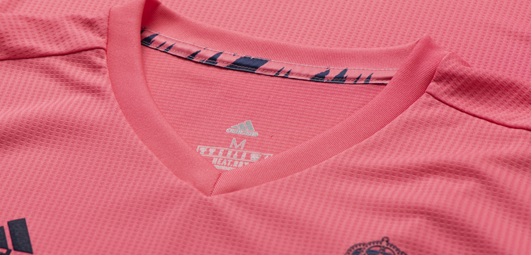 roze-real-madrid-voetbalshirt.png