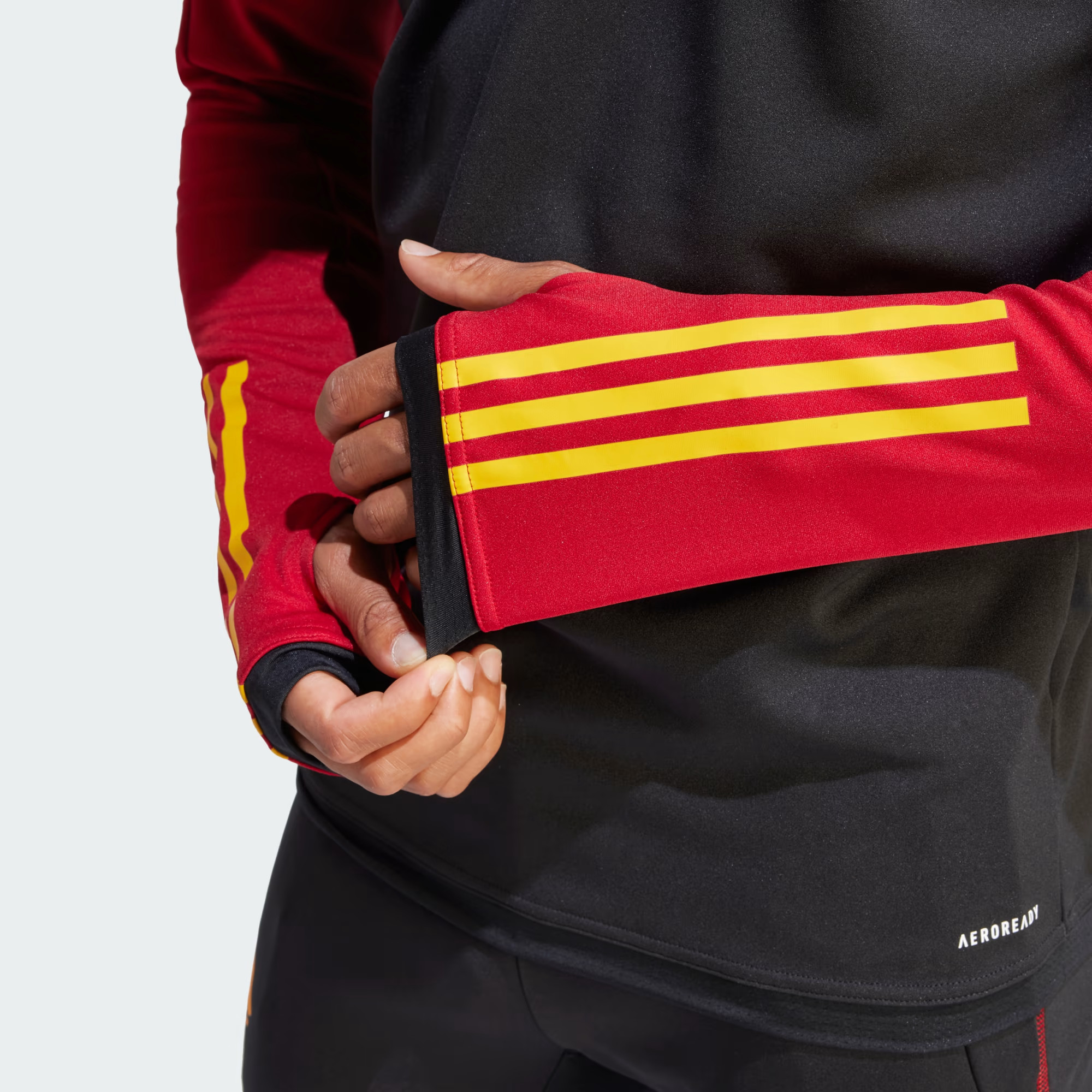 Tuta d'allenamento della AS Roma 2023-2024: il TIRO 23 con il Lupetto