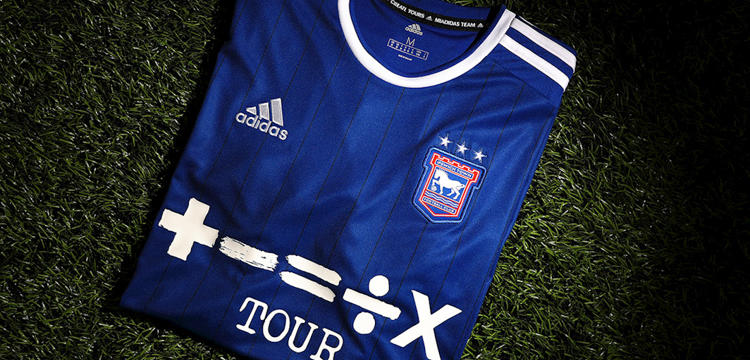 ipswich-town-voetbalshirts-2021-2022.jpg