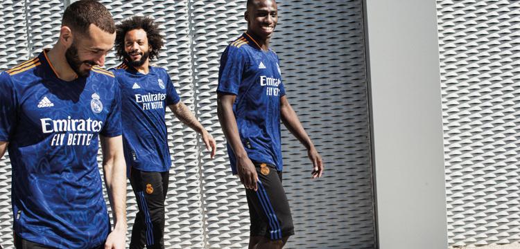 adidas-real-madrid-uitshirt-2021-2022-b.jpg