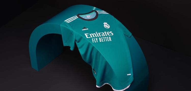real-madrid-3e-shirt-2021-2022.jpg