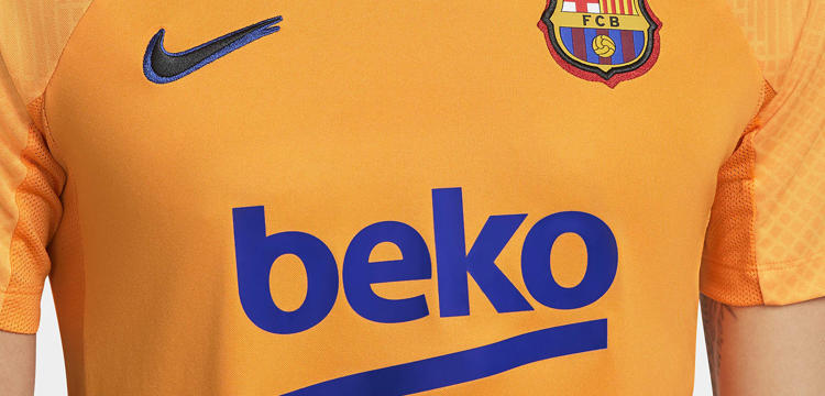 fc-barcelona-training-shirt-2022.jpg