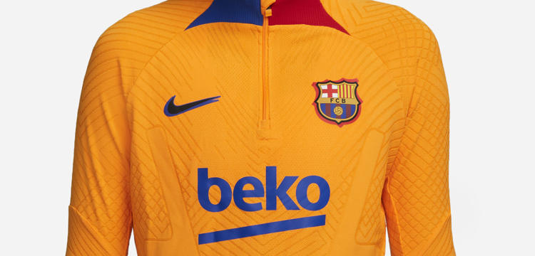 fc-barcelona-trainingspak-oranje-2022.jpg