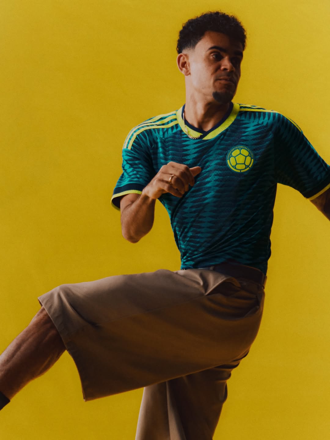 La maglia away della Colombia per i Mondiali 2026 celebra la biodiversità