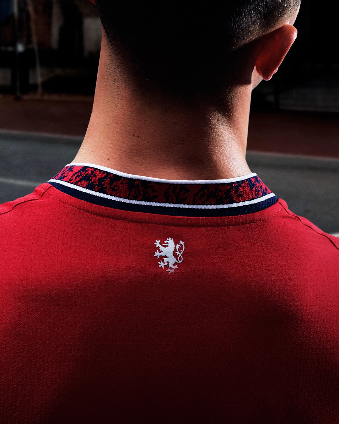 Maglie Repubblica Ceca Mondiali 2026 ispirate alla maglia del 1996 e al cristallo