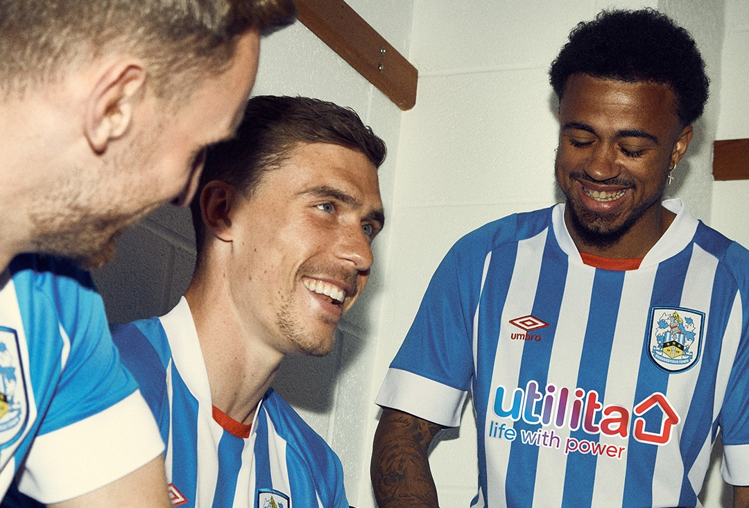 Huddersfield Town maglie 2022-2023