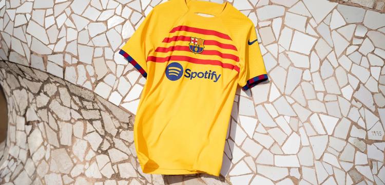 fc-barcelona-4e-voetbalshirt-2022-2023.jpg