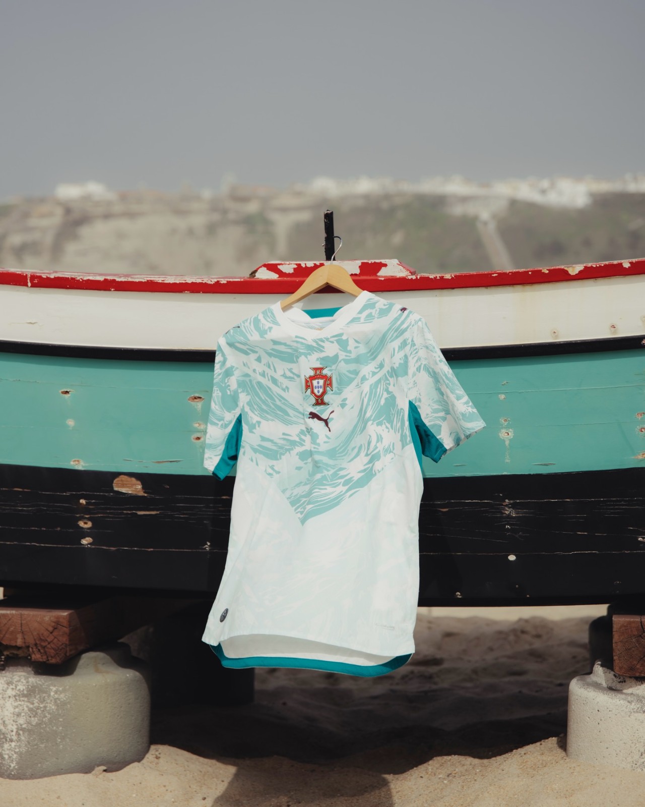 Maglia away Portogallo Mondiali 2026 all'insegna dell'oceano