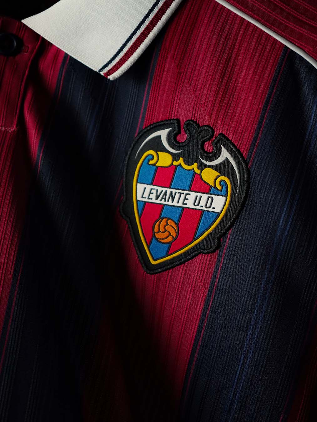 Maglie del Levante 2026-2027: eleganza in blu e bordeaux