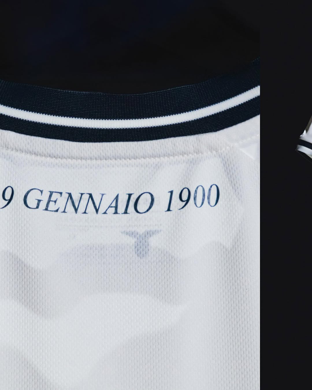 Maglie della SS Lazio 2025-2026 con la stampa all-over del Campidoglio