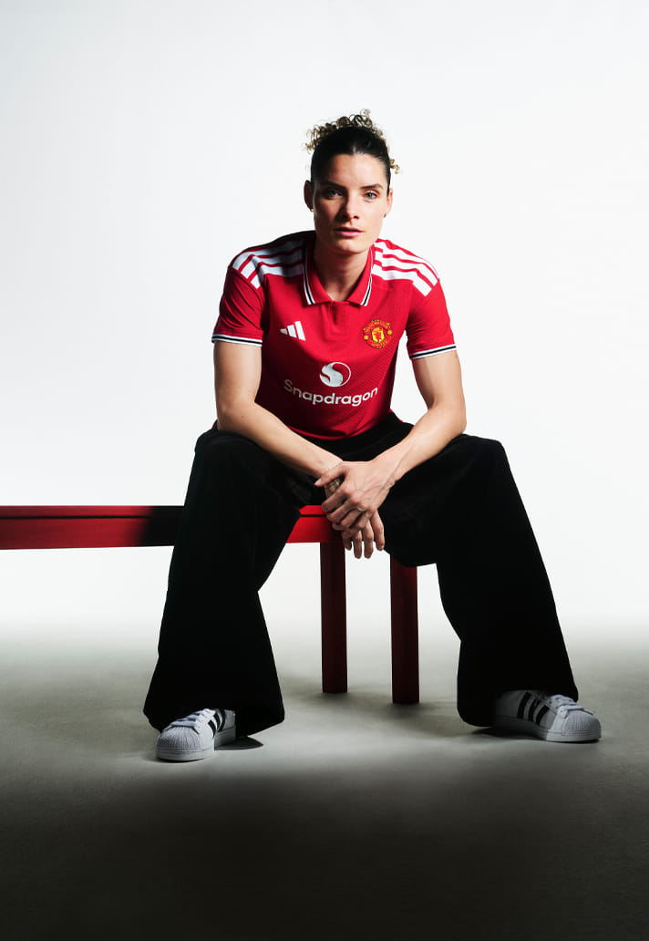Maglia home Manchester United 2026-2027 ispirata alla maglia del 1977