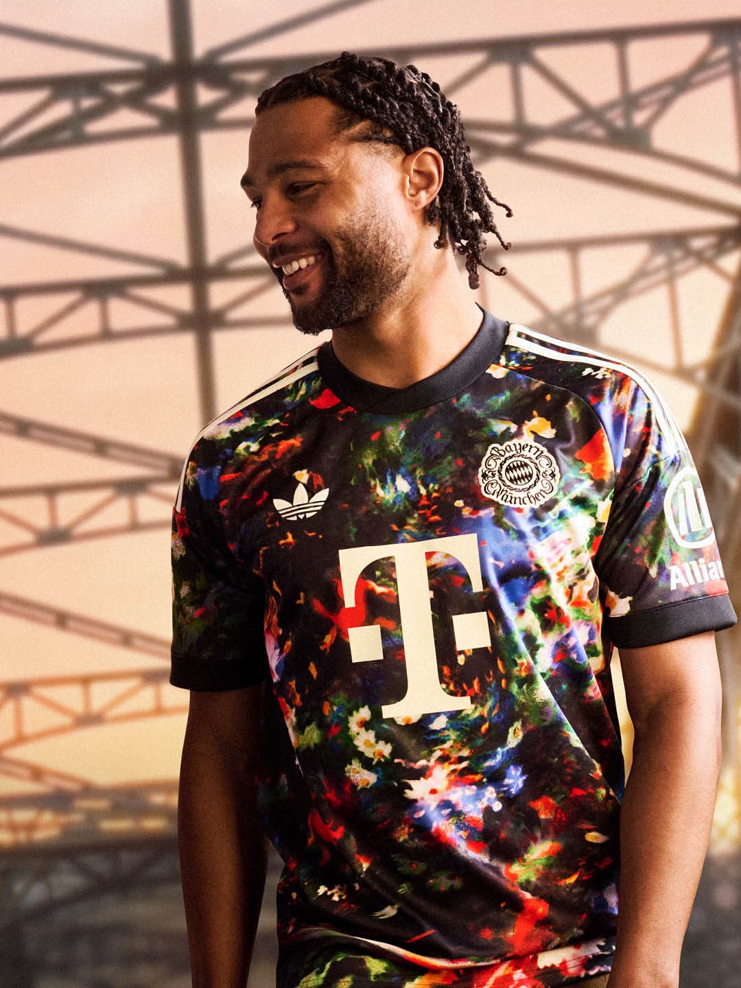Maglia Oktoberfest del Bayern Monaco 2026-2027 con motivo floreale