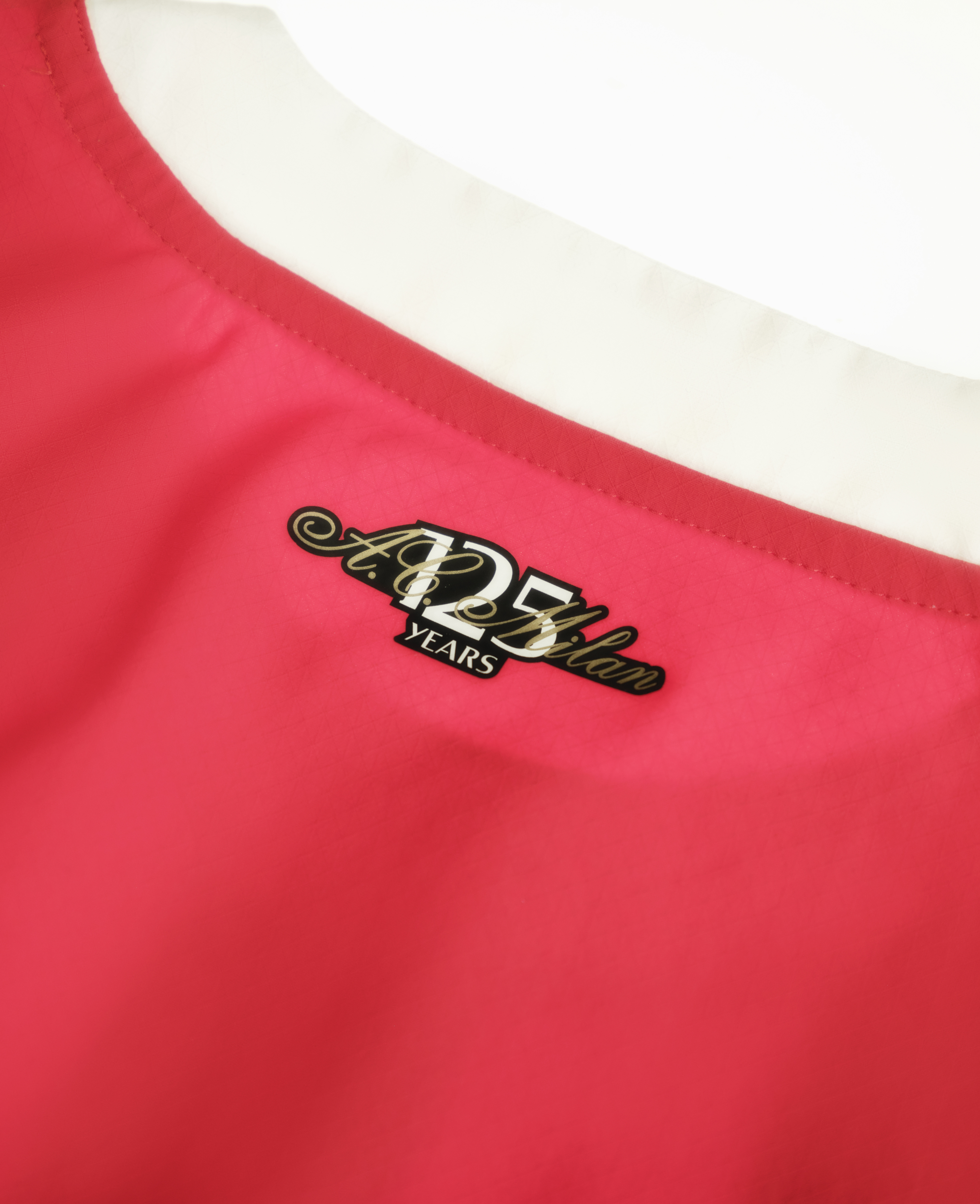 Maglia home del Milan 2024-2025: Made with Milanismo per i 125 anni