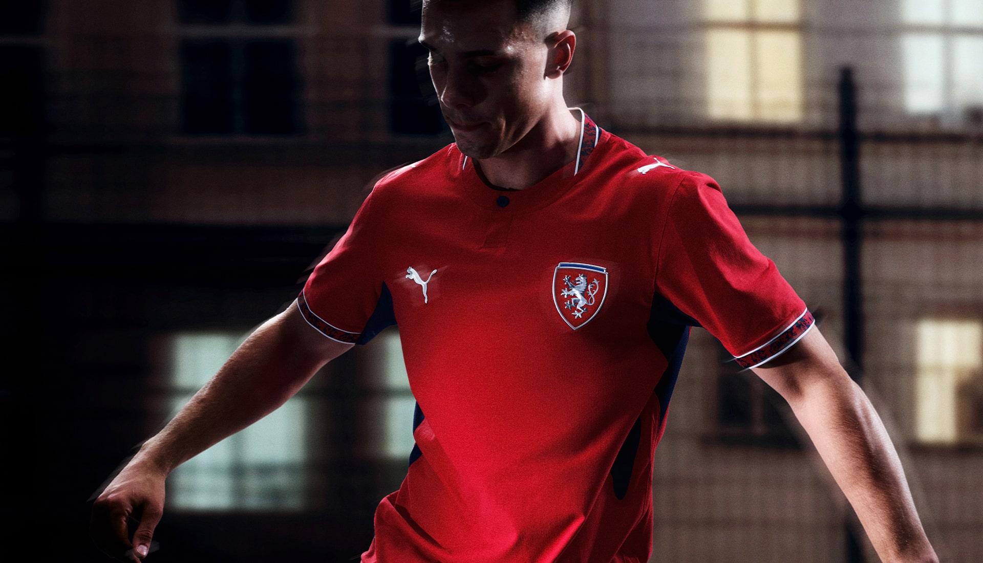 Maglie Repubblica Ceca Mondiali 2026 ispirate alla maglia del 1996 e al cristallo