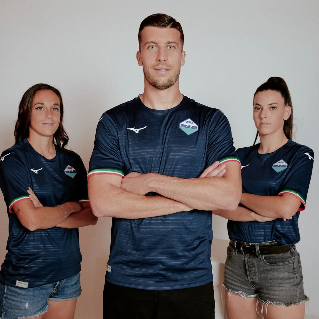 Maglie della SS Lazio 2023-2024: Mizuno celebra i 50 anni dal primo scudetto