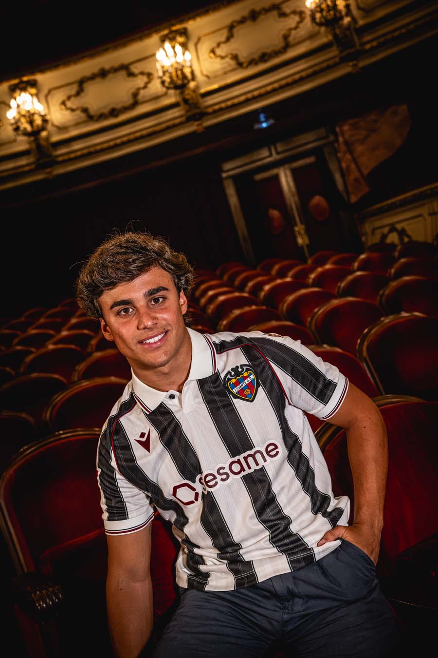 Maglie del Levante 2026-2027: eleganza in blu e bordeaux
