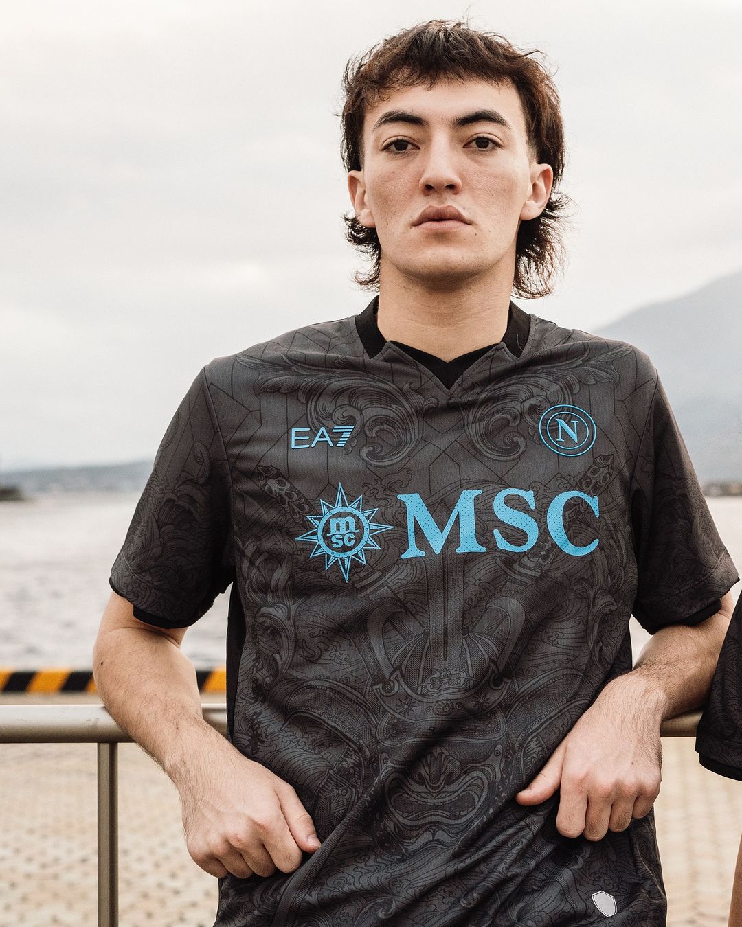 Maglie del Napoli 2024-2025: il nuovo stemma e l'omaggio ai samurai