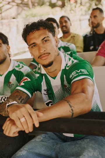 Maglia home Real Betis 2026-2027 con linee dinamiche!