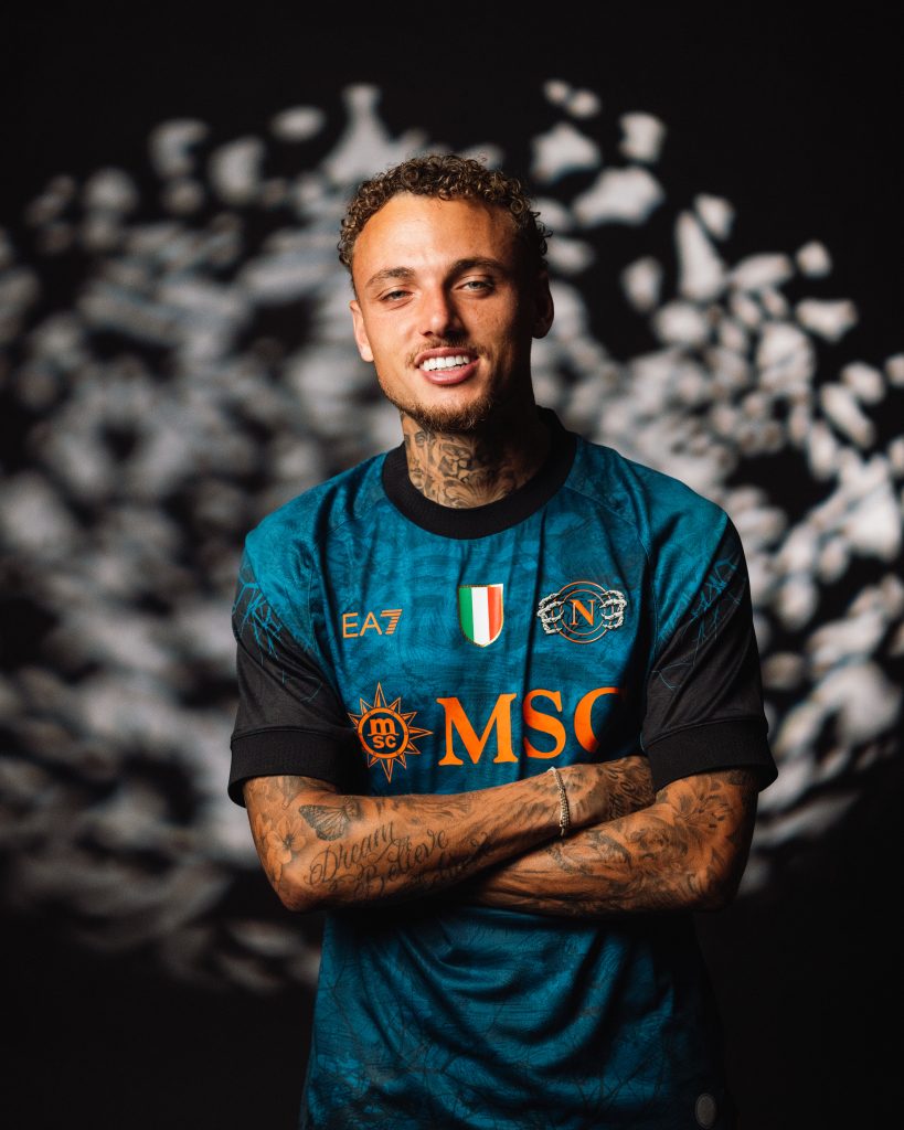 Maglia di Halloween del SSC Napoli 2025-2026 con lo scheletro sul petto