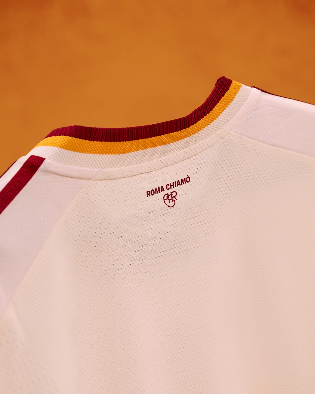 Maglia away dell'AS Roma 2026-2027 ispirata alla maglia away degli anni '40