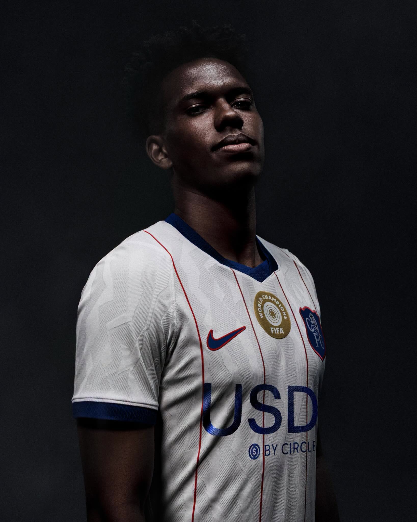 Terza maglia Chelsea 2026-2027 ispirata alle maglie degli anni '80 e '90
