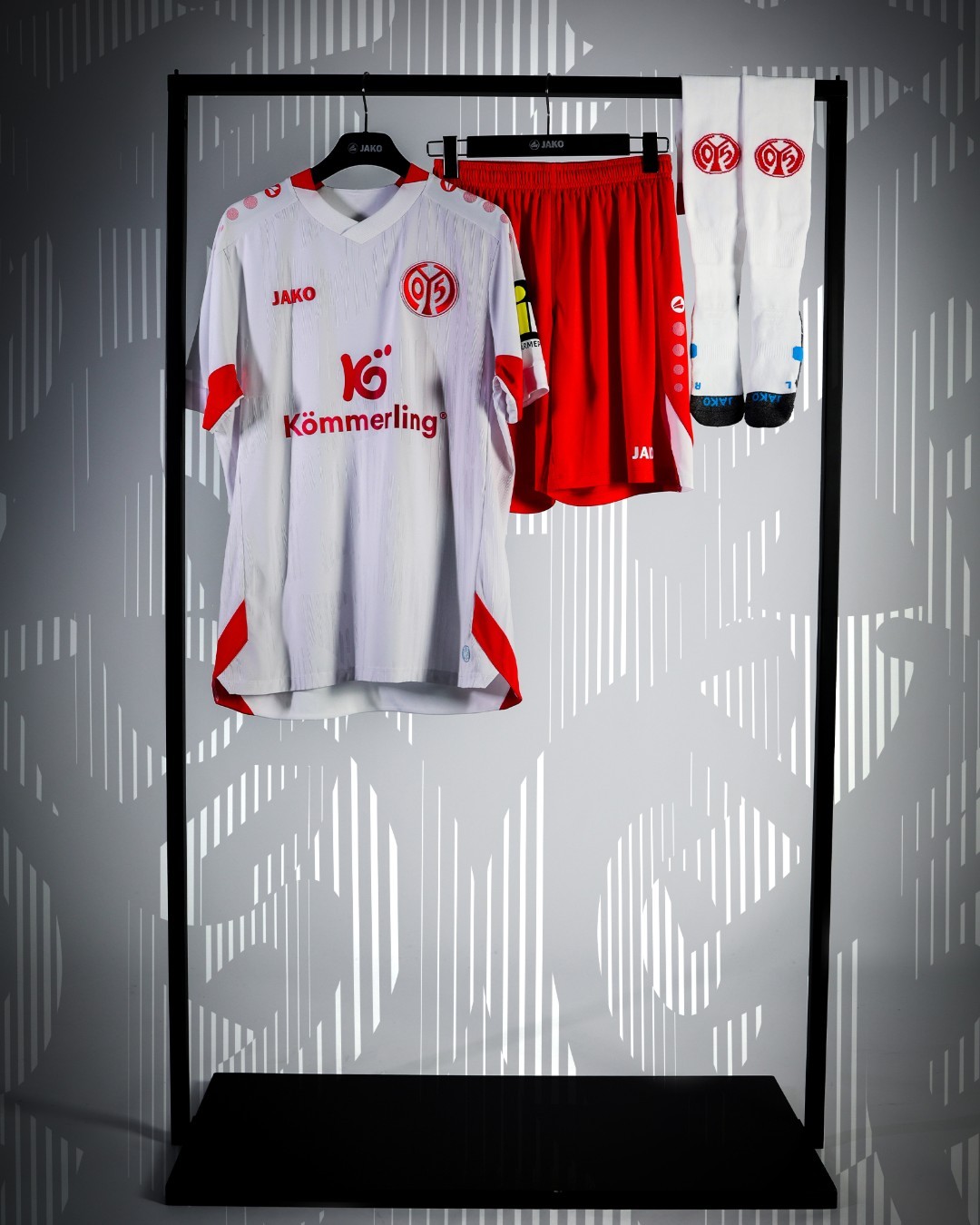 Le maglie FSV Mainz 05 2026-2027 sono ricche di dettagli del club