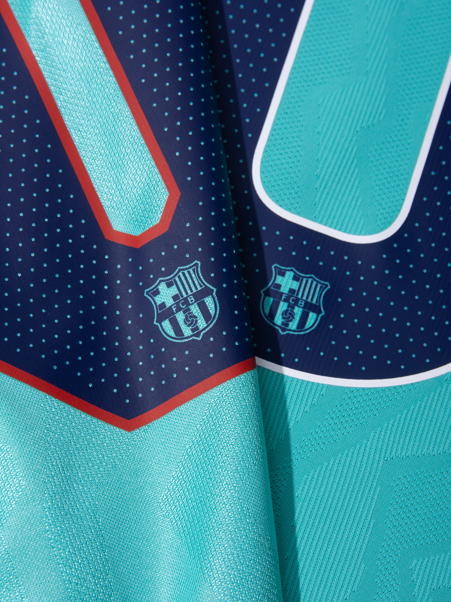 Perché il FC Barcelona ha due stampe diverse sulla maglia?