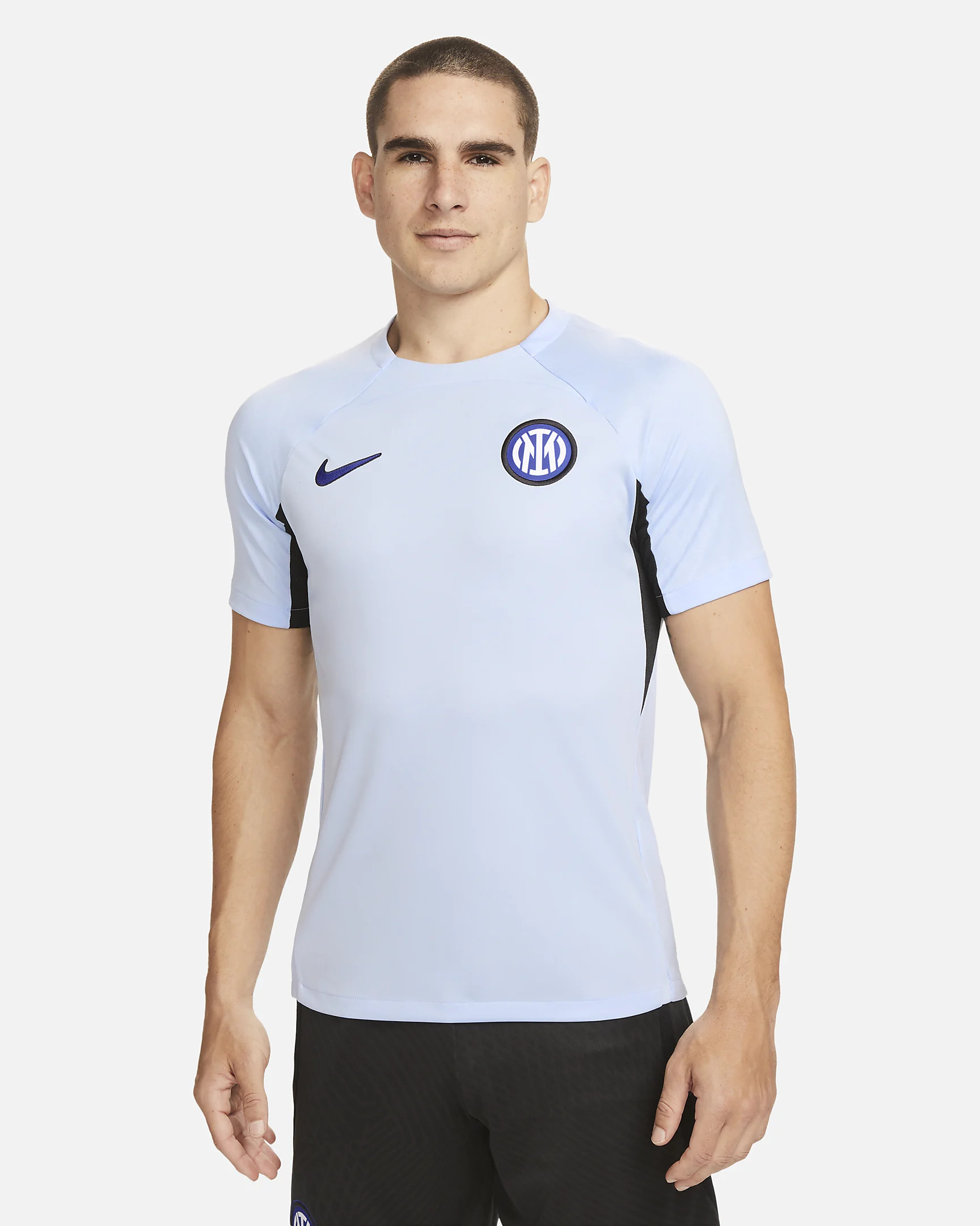Maglie da allenamento dell'Inter 2023-2024: lo Strike di Nike in azzurro