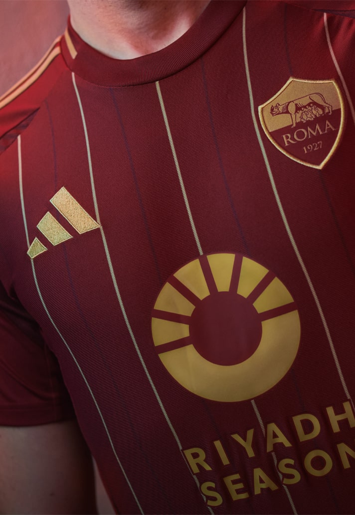 Maglia home della AS Roma 2024-2025: l’oro dei biglietti del Campo Testaccio