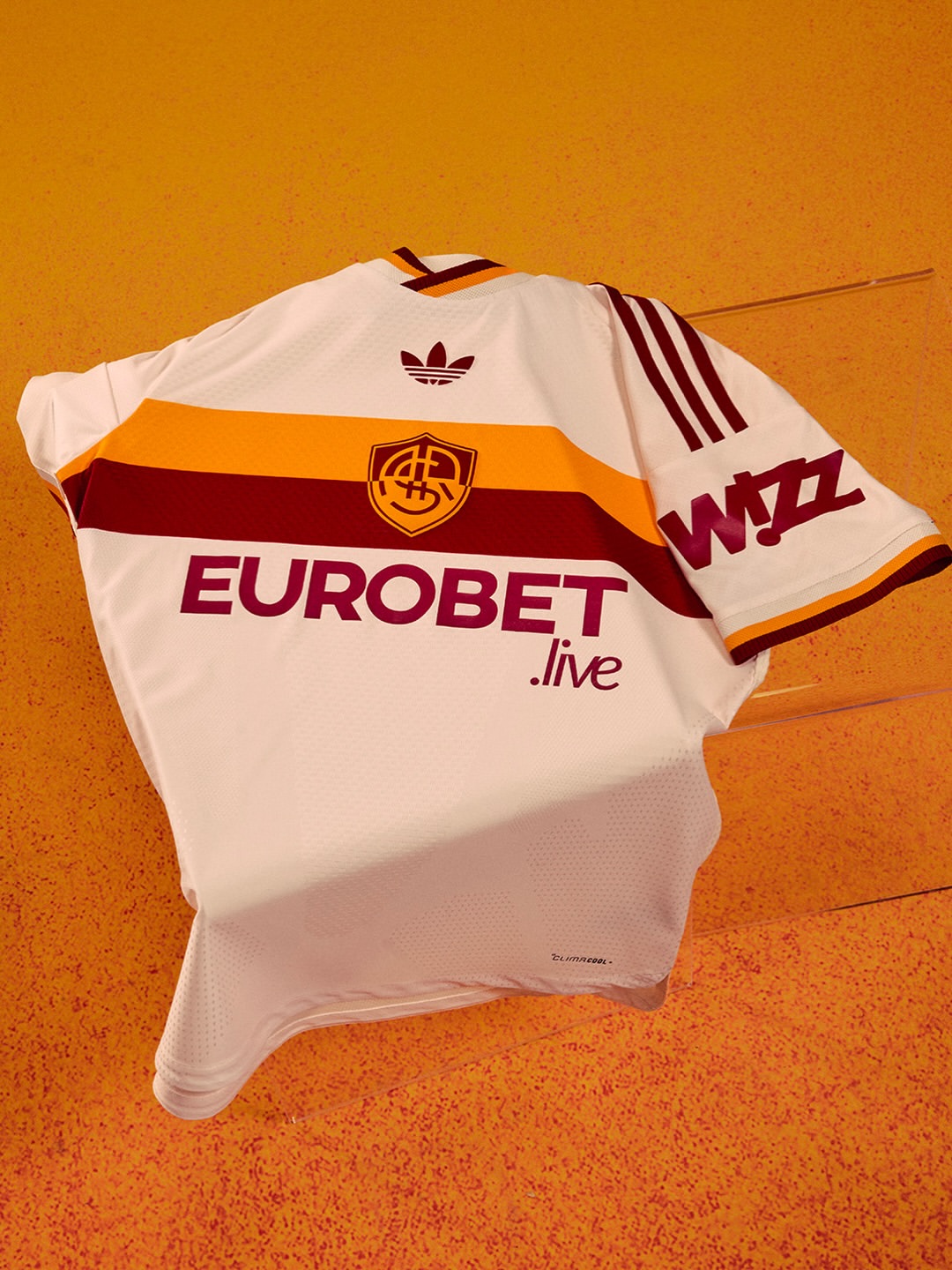 Maglia away dell'AS Roma 2026-2027 ispirata alla maglia away degli anni '40